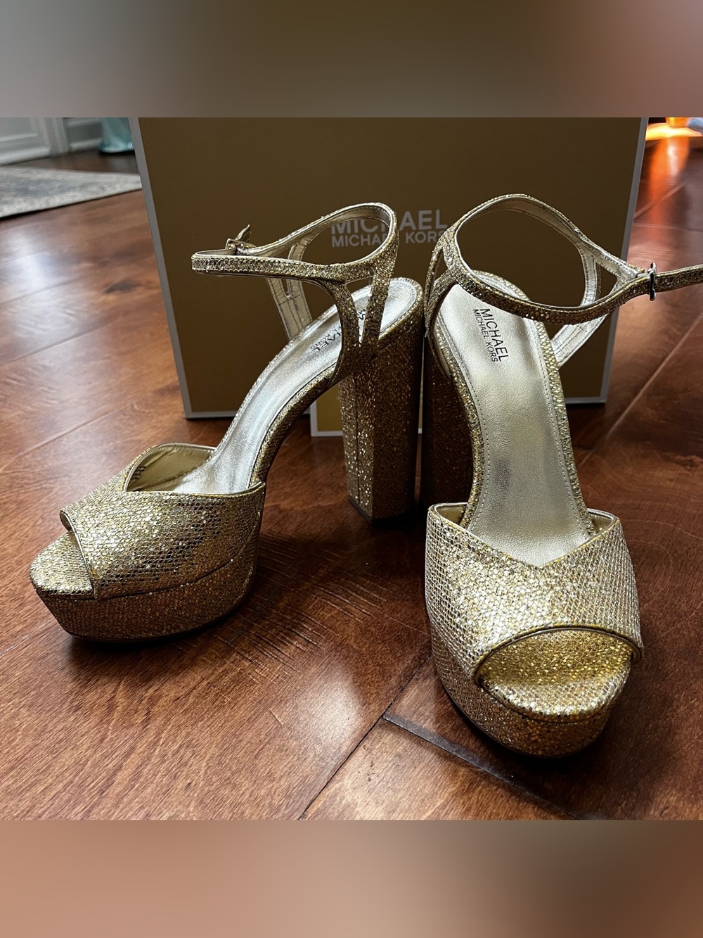 MICHAEL Michael Kors Addie Platform Pale Gold 7 Luxe Shimmer Party Glitter